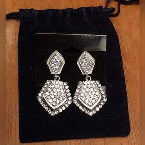 Beautiful Diamond Earrings•Beautifully crafted to look like the real thing